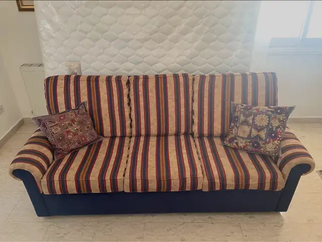 Striped 3seat sofa in very good condition., Larnaca — Aradippou - Agios Fanourios