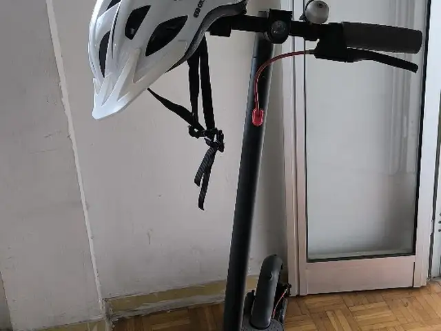 Xiaomi Electric Scooter Ready to Ride Helmet Included, Επαρχία Λευκωσίας — Έγκωμη - Μακεδονίτισσα