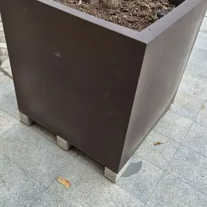 Big outdoor planters x 2, Επαρχία Λευκωσίας — Λευκωσία - Άγιος Αντώνιος