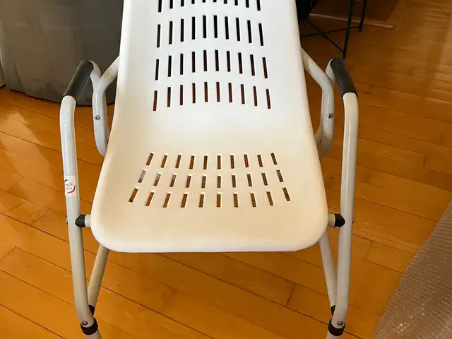 Elderly assistance chair + raised toilet seat, Nicosia — Aglantzia