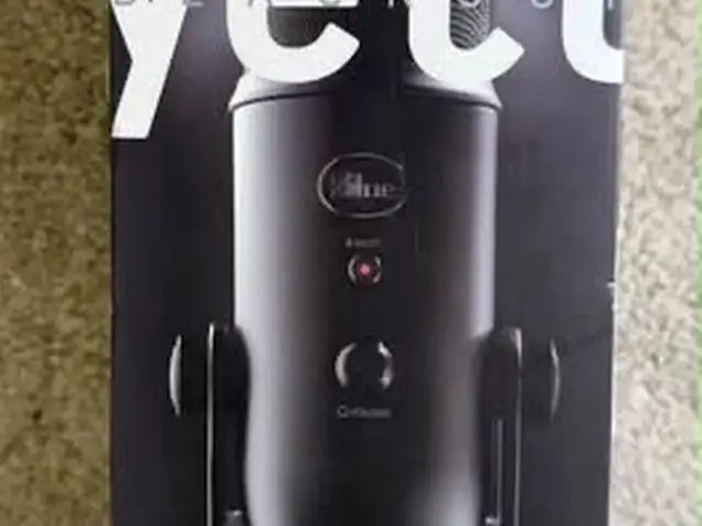 Yeti blackout professional microphone, Limassol — Agios Tychon