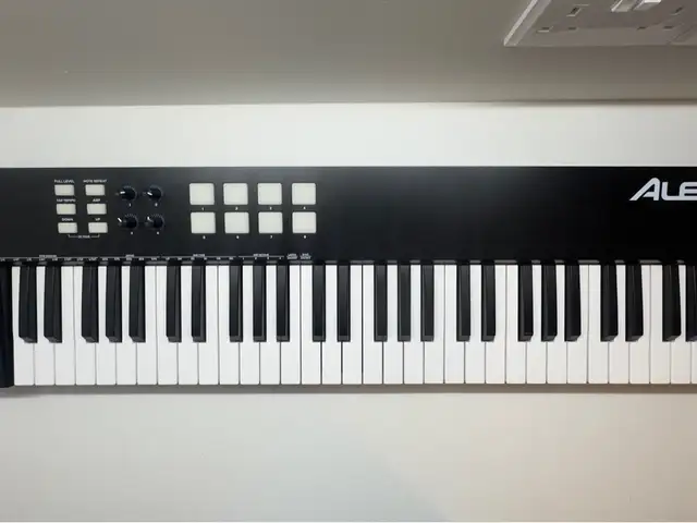 Alesis v61 usb midi keyboard controller, Επαρχία Λευκωσίας — Λευκωσία - Φανερωμένη