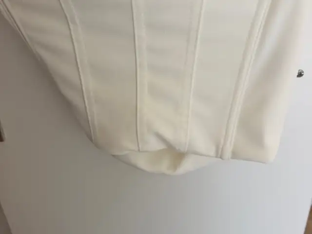 White basic top, Nicosia — Palouriotissa