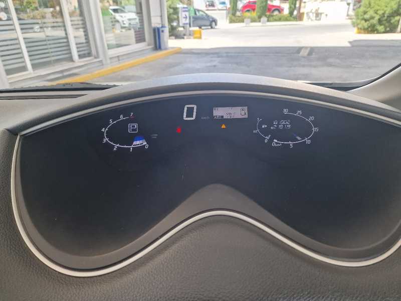 2013 Nissan Serena 2,0L 2013 Cyprus