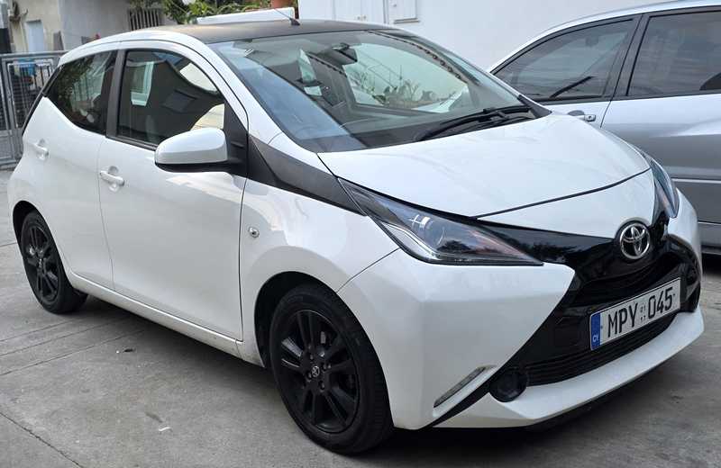 2017 Toyota Aqua 1,0L 2017 Cyprus