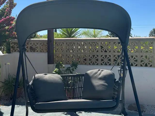 Garden swing, Paphos — Pegeia