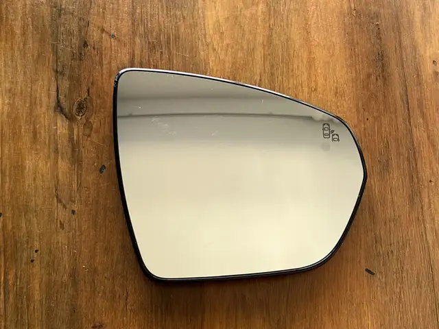 Opel grandland x citroen c5 peugeot 3008 5008 right mirror glass heat blind, Limassol — Germasogeia