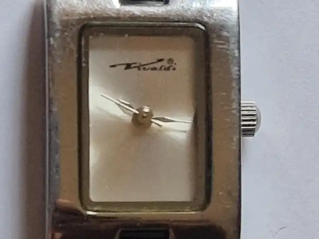 Vintage tivaldi paris l2017 quartz ladies rectangle bangle watch new battery, Nicosia — Strovolos - Enthomar Kyprianos