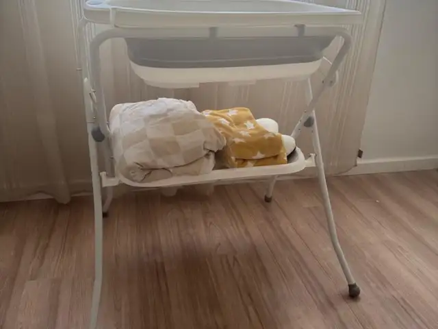 Baby bathtub and changing table. chipolino., Επαρχία Λεμεσού — Γερμασόγεια
