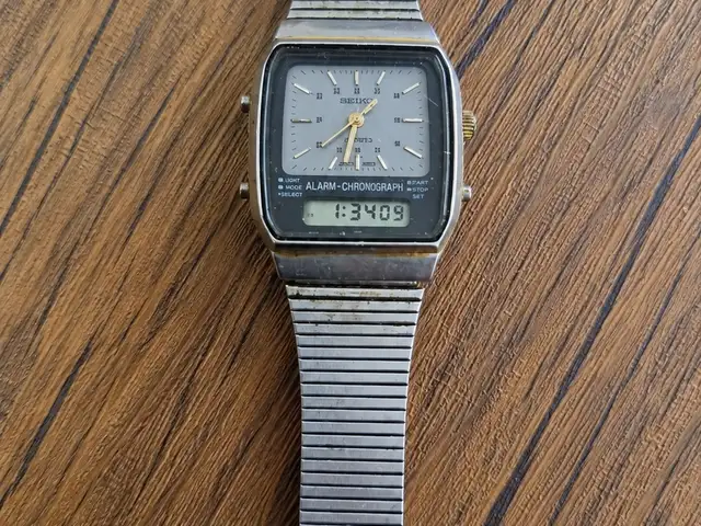 Vintage seiko ana-digi alarm chronograph quartz-working, Nicosia — Lakatameia - Agia Paraskevi