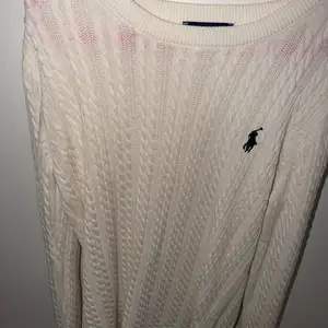White polo sweatshirt, Nicosia — Palouriotissa