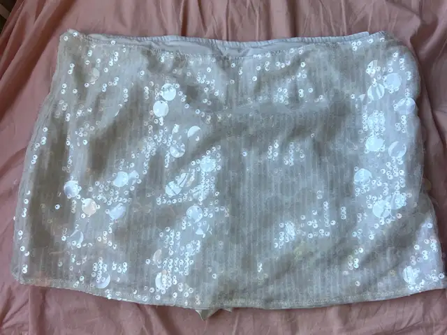 White glitter skirt, Επαρχία Λεμεσού — Λεμεσός - Κάψαλος