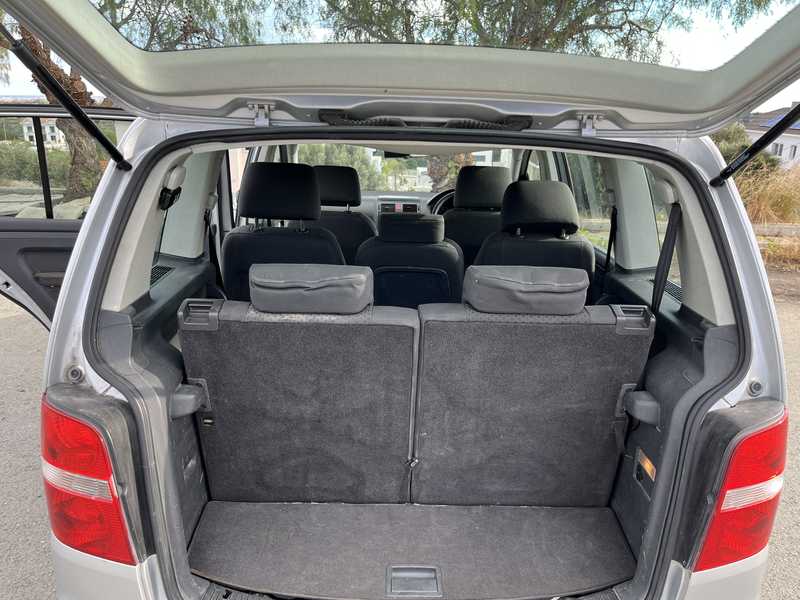 2005 Volkswagen Touran 1,6L 2005 Cyprus