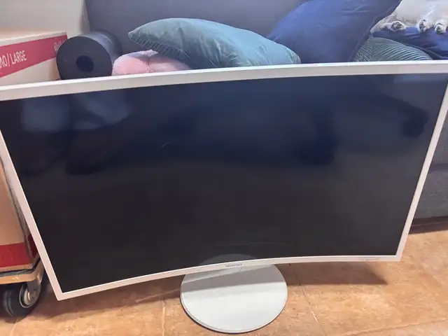 Samsung monitor missing cable, Limassol — Alassa