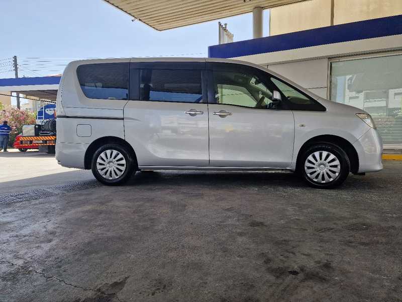 2013 Nissan Serena 2,0L 2013 Cyprus