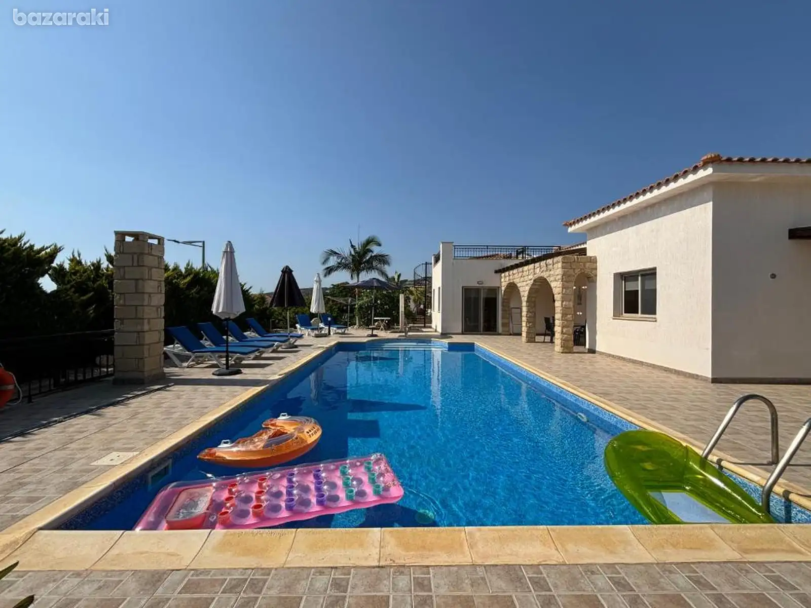 House, 3 bedrooms — 2