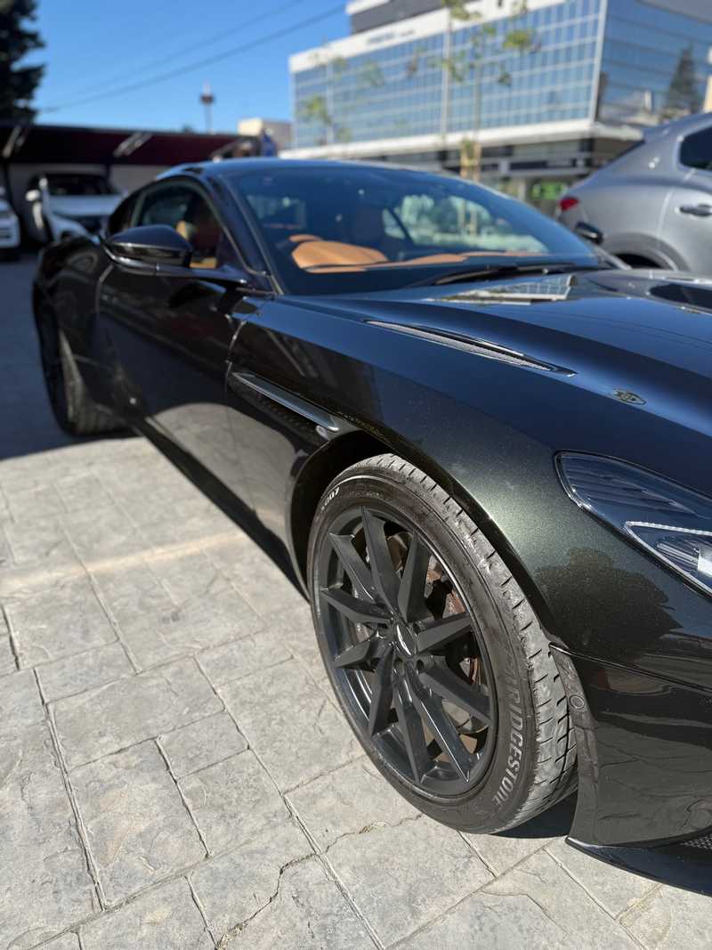 Aston Martin DB11 4,0L 2022