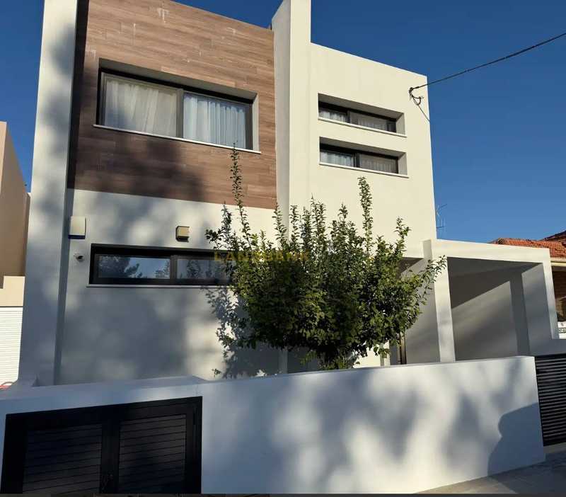 4-bedroom detached house for sale