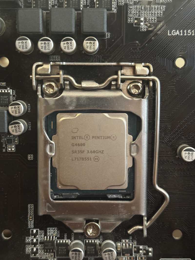 Intel pentium g4600 lga1151 cores threads €20