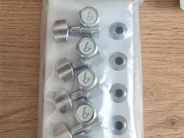 Original fender locking tuners, Nicosia — Strovolos - Acropolis