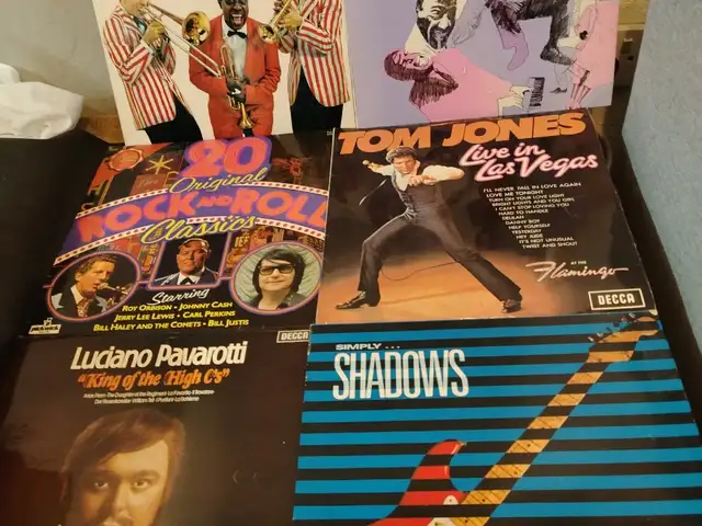Set, no sell individual, 9 collectable vinyl 33rpm records., Limassol — Limassol - Mesa Geitonia