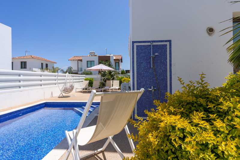 Sea la vie - sunlit 3br villa with private pool in protaras