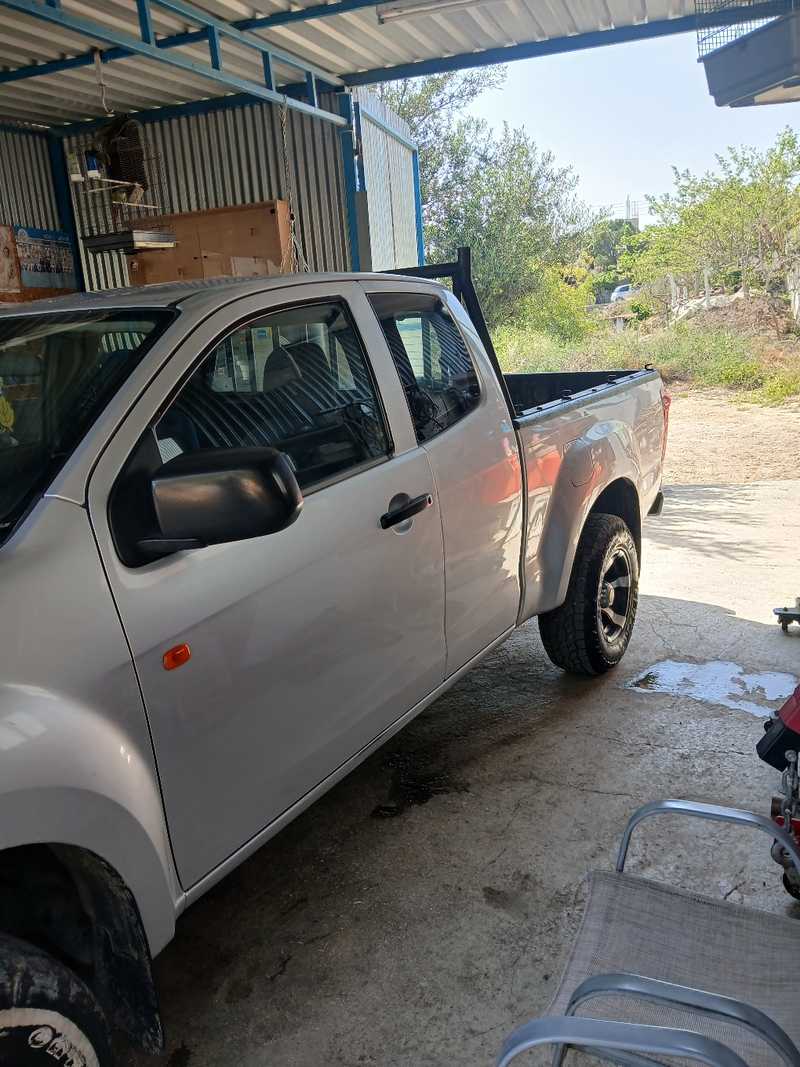 2012 Isuzu D-MAX 2,5L 2012 Cyprus