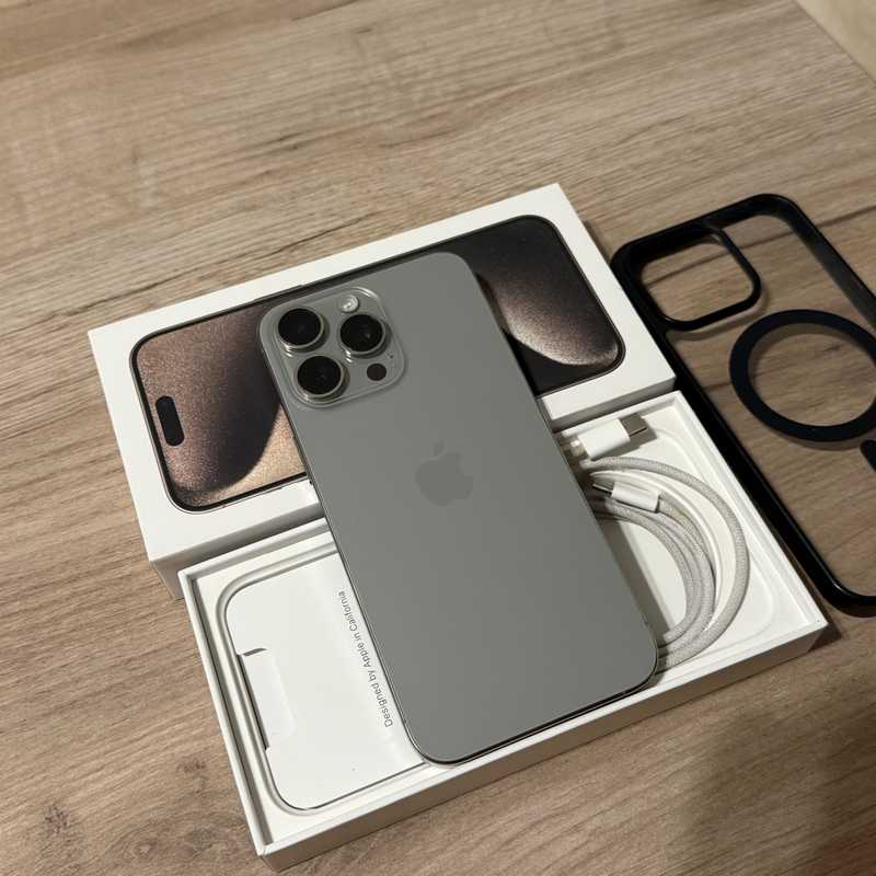 iPhone 15 Pro Max 256GB バッテリー84% 動作品 Iphone 15 pro max 256gb battery 84 brand new condition €630