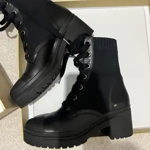 Michael kors leather boots, Επαρχία Λάρνακας — Λάρνακα - Φοινικούδες