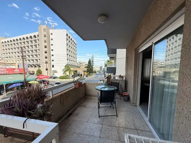 3-bedroom apartment for sale, Limassol — Limassol - Mesa Geitonia