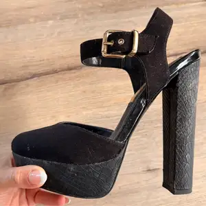 Black suede heels, Larnaca — Larnaka - Skala