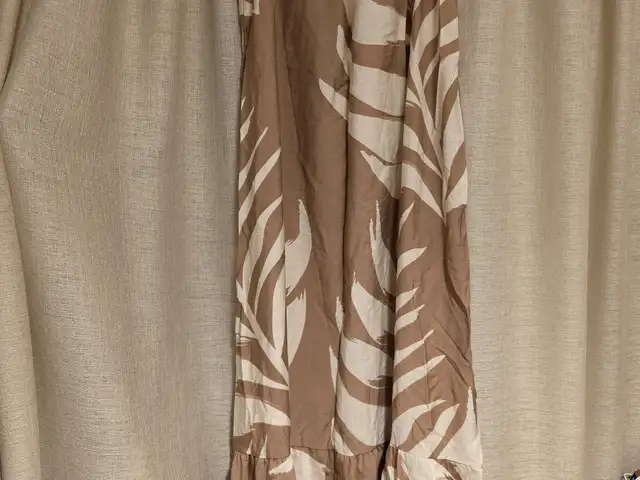 Brown & white leaf pattern long dress, tu size, Επαρχία Λεμεσού — Λεμεσός - Αγία Ζώνη