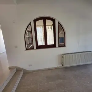 Παραδοσιακό Τοξωτό Ξύλινο Παράθυρο με Τζάμια, Nicosia — Aglantzia
