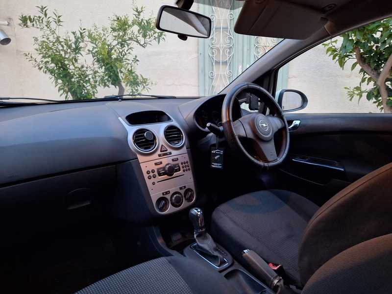 2013 Opel, Vauxhall Corsa 1,4L 2013 Cyprus