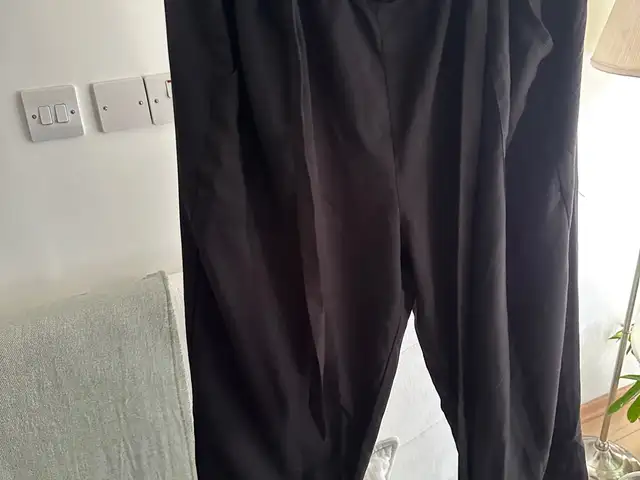 Black pants, Nicosia — Aglantzia
