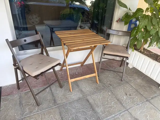 One table and two chairs in excellent condition, Επαρχία Λεμεσού — Λεμεσός - Αγία Ζώνη
