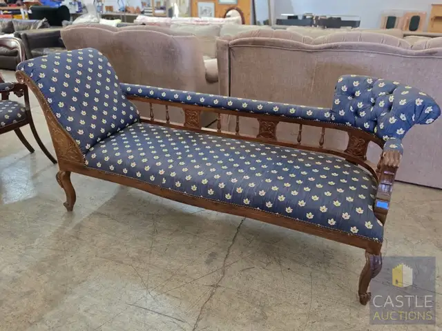 Victorian-style carved wood chaise longue, Limassol — Ypsonas