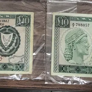 2 x cyprus 10 pounds 1977 banknotes error, Larnaca — Aradippou - Apostolos Loukas