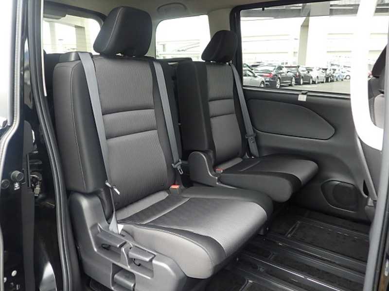 2022 Nissan Serena 2,0L 2022 Cyprus