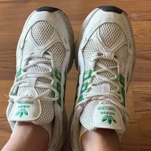 Adidas ozmillen sneakers, Επαρχία Λευκωσίας — Στρόβολος - Ακρόπολη