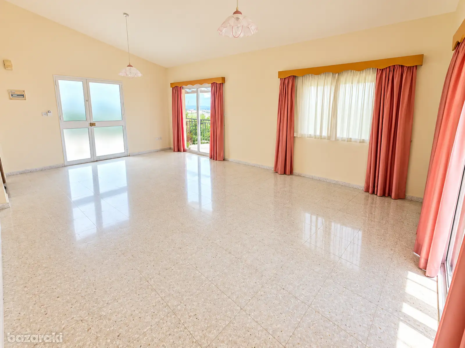 House, 3 bedrooms — 2