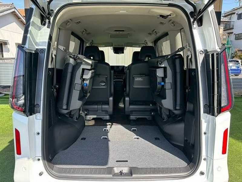 2024 Nissan Serena 2,0L 2024 Cyprus