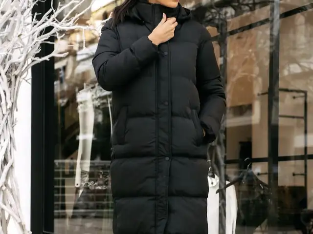New coat maxi black colour, Larnaca — Drosia