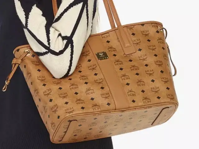 Mcm reversible liz shopper in visetos, medium., Paphos — Chlorakas