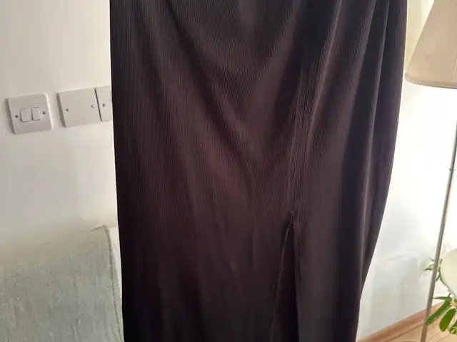 Black midi skirt with a slit, Επαρχία Λευκωσίας — Αγλαντζιά