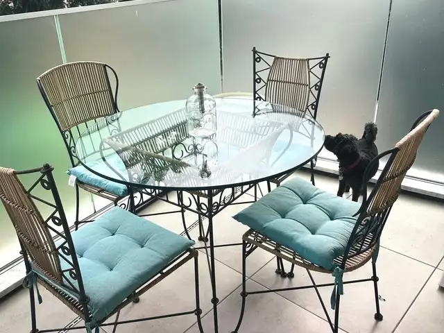 Glass table with 4 chairs, Nicosia — Egkomi - Makedonitissa