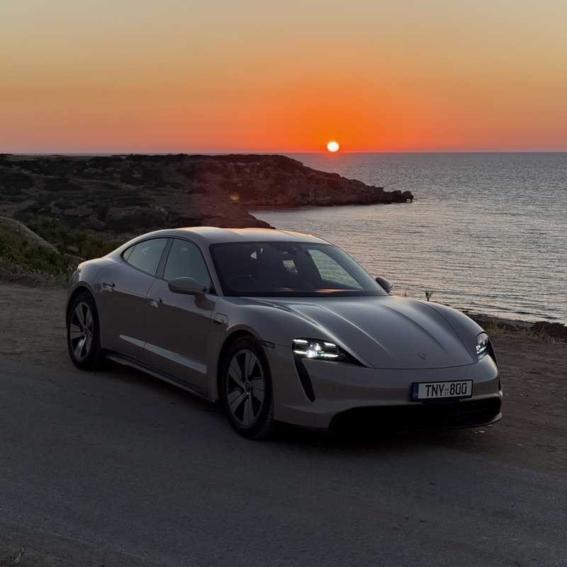 Porsche Taycan Electric 2021