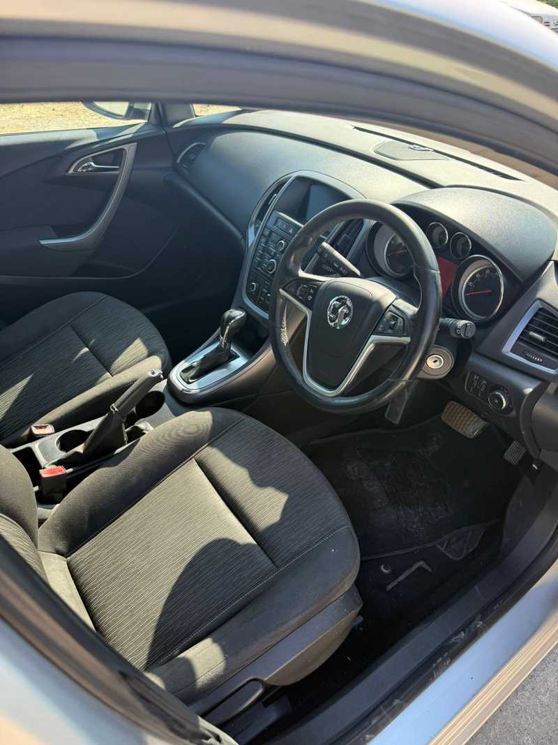2014 Opel, Vauxhall Astra 2,0L 2014 Cyprus