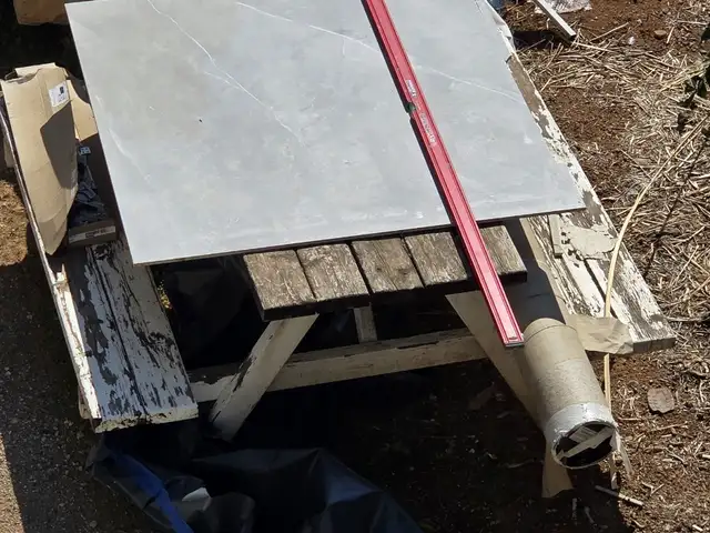 Tablw with benches, Επαρχία Λεμεσού — Κάτω Πολεμίδια