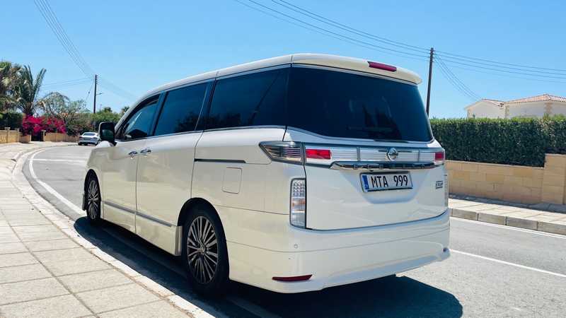 2015 Nissan Elgrand 2,5L 2015 Cyprus